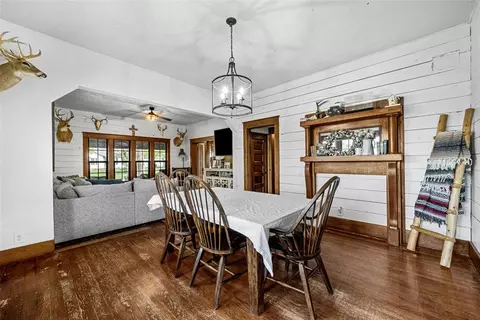 Dining - 201 S 6th St, Marlow, OK 73055 photo 2 of 2