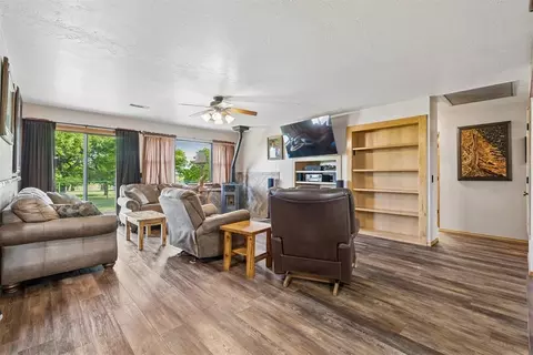 Living - 105002 S Hidden Valley Dr, Mcloud, OK 74851 photo 1 of 4