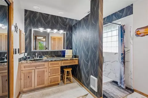 Bath - 105002 S Hidden Valley Dr, Mcloud, OK 74851 photo 1 of 3