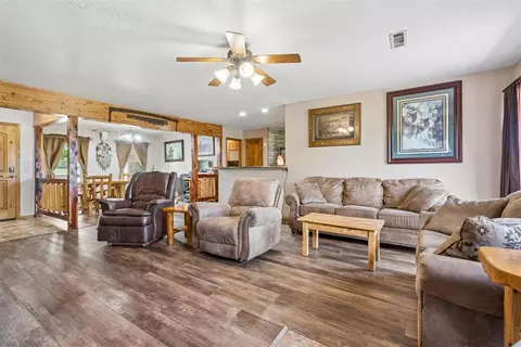 Living - 105002 S Hidden Valley Dr, Mcloud, OK 74851 photo 3 of 4