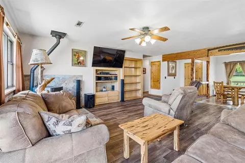Living - 105002 S Hidden Valley Dr, Mcloud, OK 74851 photo 4 of 4
