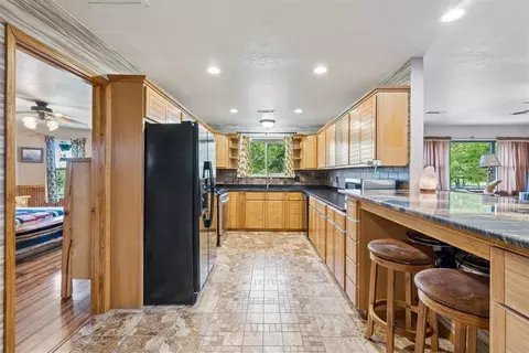 Kitchen - 105002 S Hidden Valley Dr, Mcloud, OK 74851 photo 2 of 5