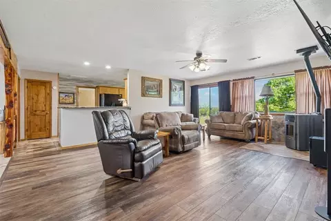 Living - 105002 S Hidden Valley Dr, Mcloud, OK 74851 photo 2 of 4