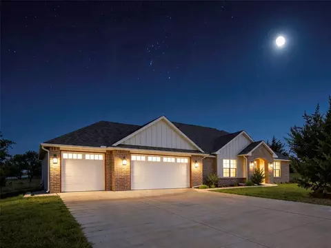 2313 Lions Pride Way, Blanchard, OK 73010
