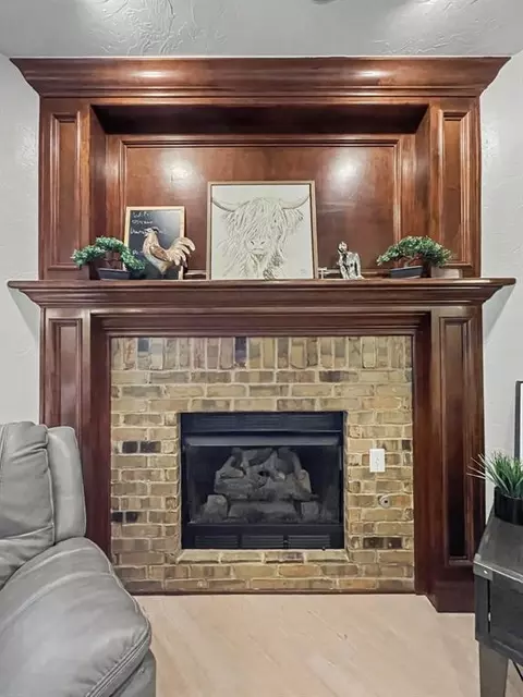 Living - 809 Candace Ln, Altus, OK 73521 photo 3 of 3