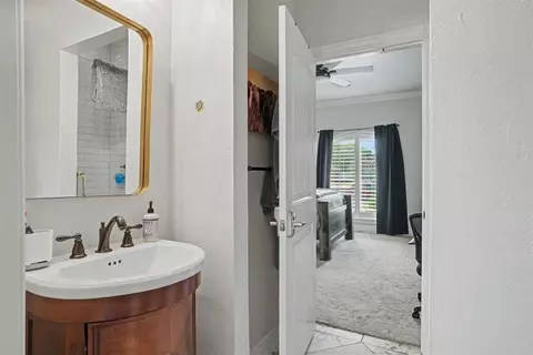 Bath - 809 Candace Ln, Altus, OK 73521 photo 7 of 8
