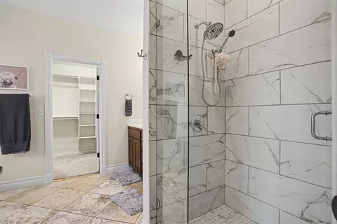 Bath - 809 Candace Ln, Altus, OK 73521 photo 1 of 8