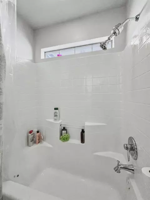 Bath - 809 Candace Ln, Altus, OK 73521 photo 6 of 8