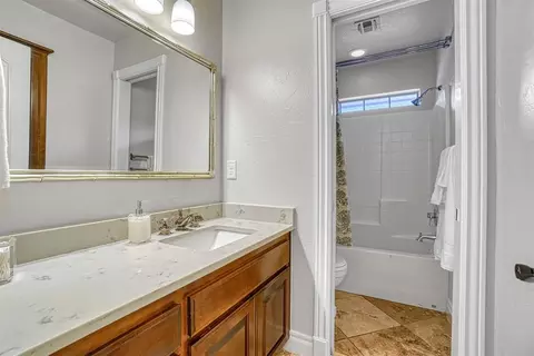 Bath - 809 Candace Ln, Altus, OK 73521 photo 5 of 8