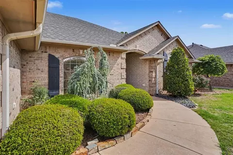 Exterior - 809 Candace Ln, Altus, OK 73521 photo 2 of 7