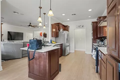 Kitchen - 809 Candace Ln, Altus, OK 73521 photo 3 of 5