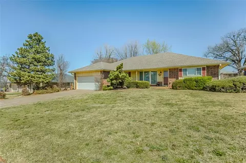 2008 Bella Vista Dr, Edmond, OK 73013