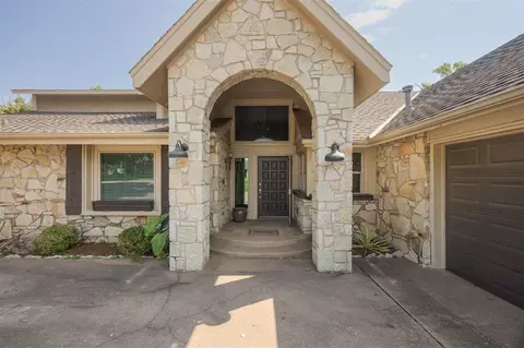 6108 Oak Tree Rd, Edmond, OK 73025
