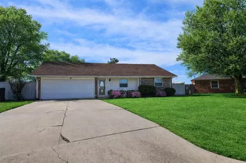 508 Saint Charles Cir, Moore, OK 73160