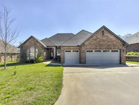 402 Windsor Rd, Midwest City, OK 73130