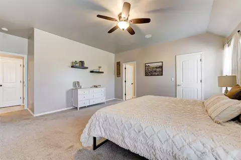 Bedroom - 5772 Hillside Dr, Guthrie, OK 73044 photo 3 of 8