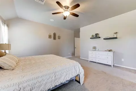 Bedroom - 5772 Hillside Dr, Guthrie, OK 73044 photo 2 of 8