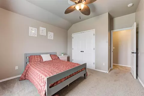 Bedroom - 5772 Hillside Dr, Guthrie, OK 73044 photo 5 of 8
