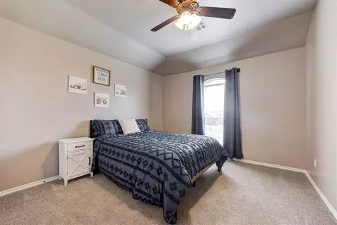 Bedroom - 5772 Hillside Dr, Guthrie, OK 73044 photo 6 of 8