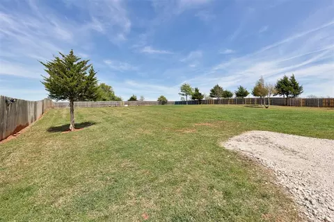 Exterior - 5772 Hillside Dr, Guthrie, OK 73044 photo 4 of 7