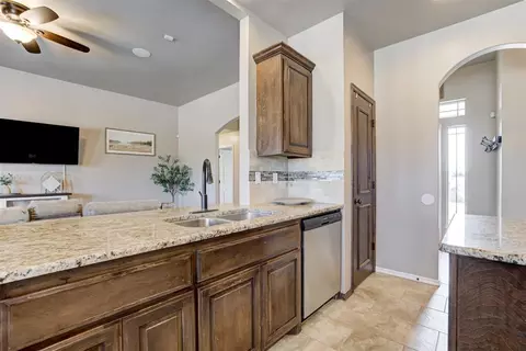 Kitchen - 5772 Hillside Dr, Guthrie, OK 73044 photo 2 of 3