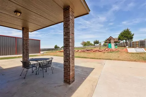 Exterior - 5772 Hillside Dr, Guthrie, OK 73044 photo 3 of 7