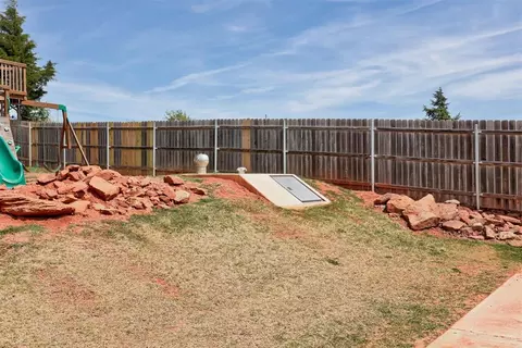 Exterior - 5772 Hillside Dr, Guthrie, OK 73044 photo 7 of 7