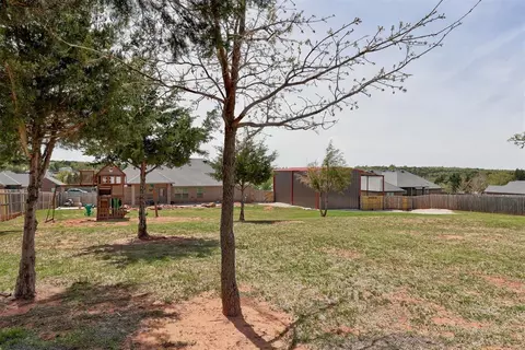 Exterior - 5772 Hillside Dr, Guthrie, OK 73044 photo 6 of 7