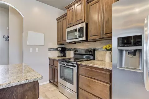 Kitchen - 5772 Hillside Dr, Guthrie, OK 73044 photo 3 of 3