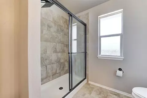 Bath - 5772 Hillside Dr, Guthrie, OK 73044 photo 3 of 5