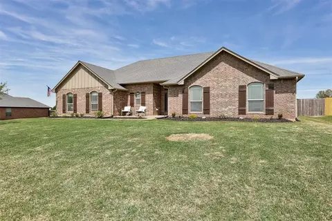 Exterior - 5772 Hillside Dr, Guthrie, OK 73044 photo 1 of 7