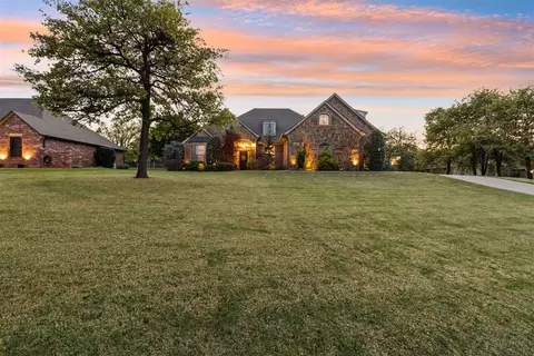 8863 Belcaro Dr, Edmond, OK 73034