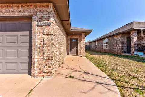 1852 Cypress Ln, El Reno, OK 73036