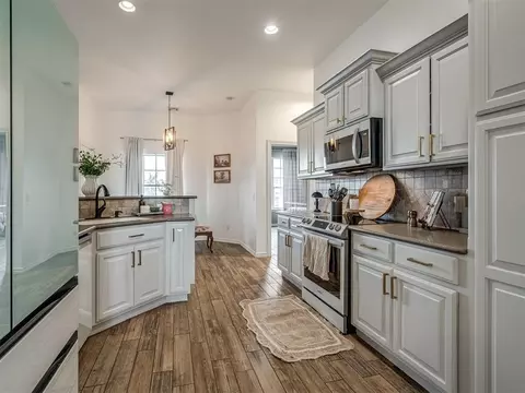 Kitchen - 10401 Joseph Way, Yukon, OK 73099 photo 1 of 2