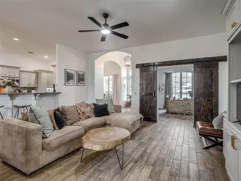 Living - 10401 Joseph Way, Yukon, OK 73099 photo 3 of 3