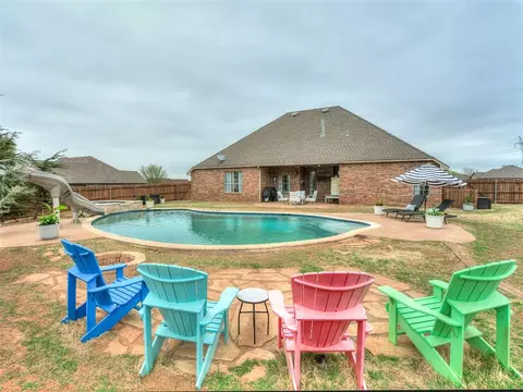 Exterior - 10401 Joseph Way, Yukon, OK 73099 photo 2 of 5