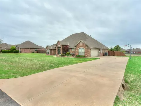 Exterior - 10401 Joseph Way, Yukon, OK 73099 photo 5 of 5