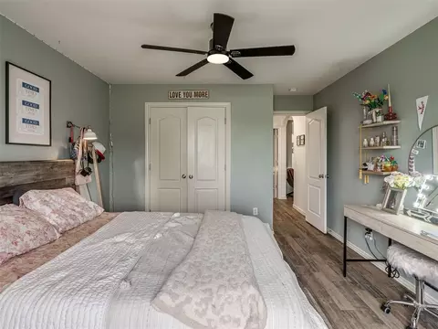 Bedroom - 10401 Joseph Way, Yukon, OK 73099 photo 6 of 7