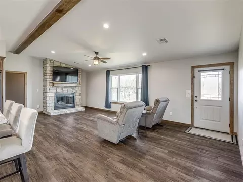 Living - 29605 Kickapoo Rd, Mcloud, OK 74851 photo 1 of 5