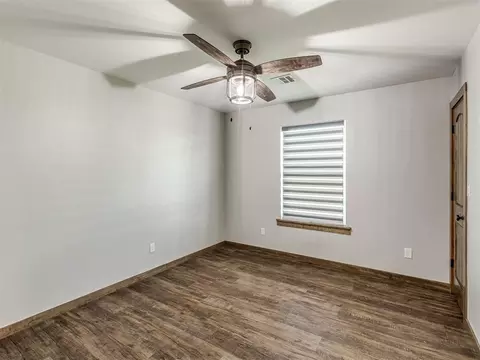 Bedroom - 29605 Kickapoo Rd, Mcloud, OK 74851 photo 7 of 9