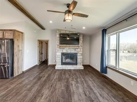 Living - 29605 Kickapoo Rd, Mcloud, OK 74851 photo 2 of 5