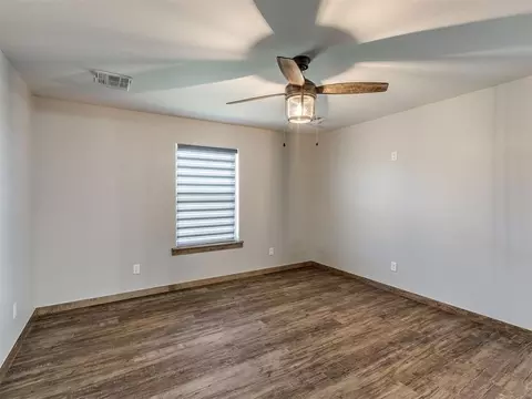 Bedroom - 29605 Kickapoo Rd, Mcloud, OK 74851 photo 3 of 9