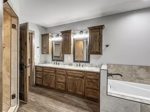 Bath - 29605 Kickapoo Rd, Mcloud, OK 74851 photo 1 of 7