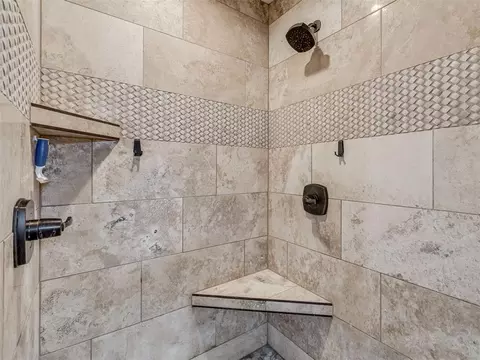 Bath - 29605 Kickapoo Rd, Mcloud, OK 74851 photo 4 of 7