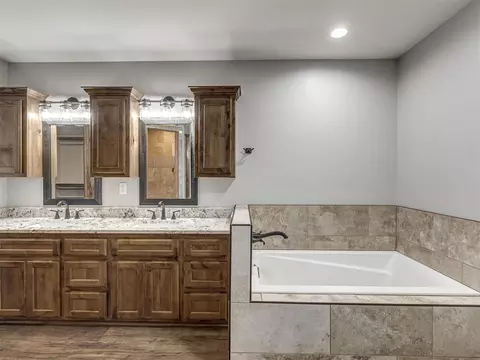Bath - 29605 Kickapoo Rd, Mcloud, OK 74851 photo 2 of 7