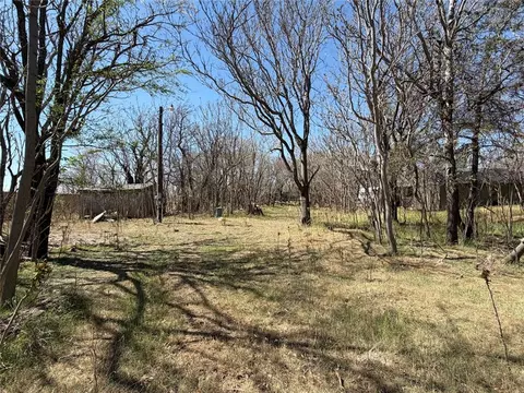 Exterior - 20586 E 1476 Rd, Lone Wolf, OK 73655 photo 3 of 10