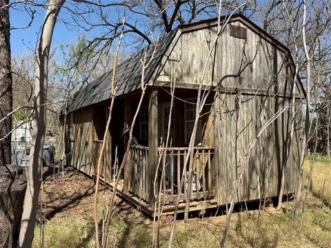 Exterior - 20586 E 1476 Rd, Lone Wolf, OK 73655 photo 4 of 10