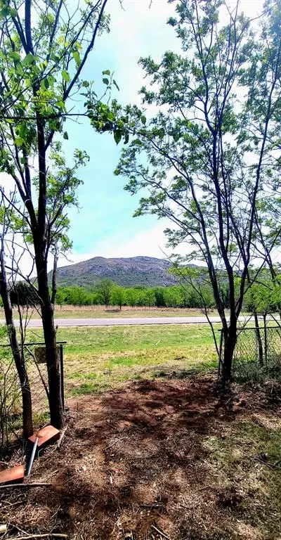 20586 E 1476 Rd, Lone Wolf, OK 73655
