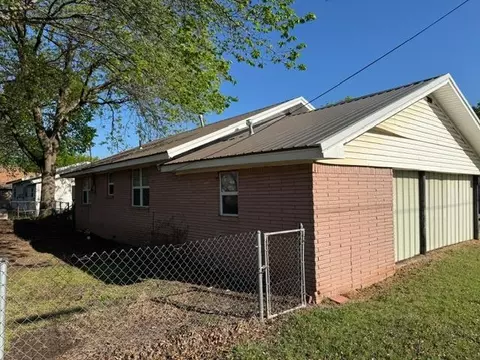 Exterior - 200 W Barger St, Wayne, OK 73095 photo 4 of 5