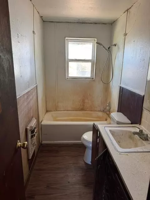 Bath - 200 W Barger St, Wayne, OK 73095 photo 1 of 1